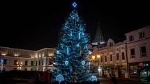 Vánoční strom v Karviné na Masarykově náměstí.