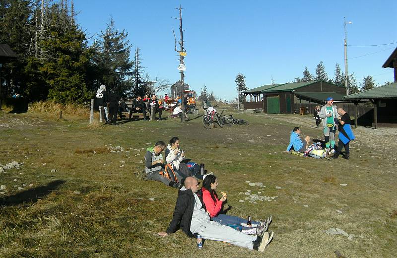 PŮLDRUHÉ hodiny autem po dálnici z Ostravy se naskýtá polská alternativa výletů do hor s výhledy i zajímavostmi.