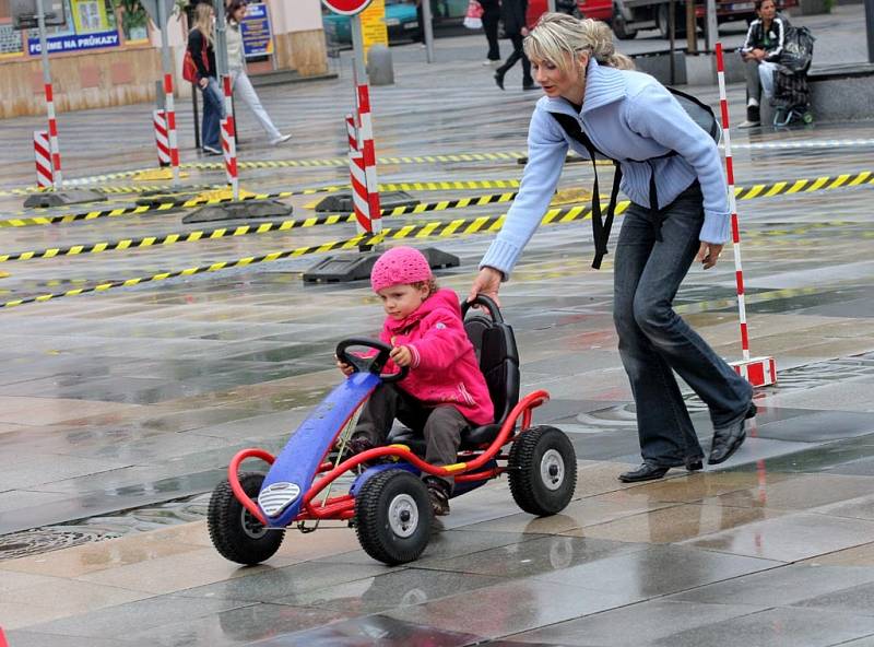 Různé atrakce spojené s dopravní bezpečností byly při Dni bezpečnosti k vidění na Masarykově náměstí v Ostravě