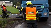 Nahoda kamionu s únikem nafty do Ostravice. Staré Hamry, Frýdecko-Místecko, 17. října 2020.