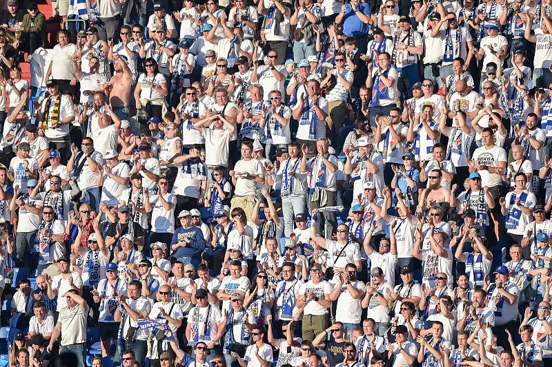 Slezské derby FC Baník Ostrava - Slezský FC Opava, 21. dubna 2019, utkání 29. kola první fotbalové ligy. Na snímku fanoušci.