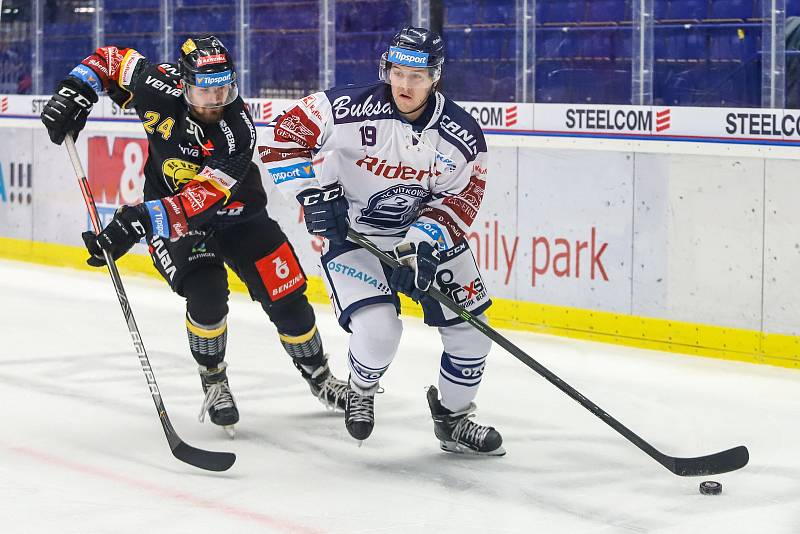 Utkání 37. kola hokejové extraligy: HC Vítkovice Ridera - HC Verva Litvínov, 17. ledna 2020 v Ostravě. Na snímku (zleva) Jan Ščotka, Miroslav Indrák.