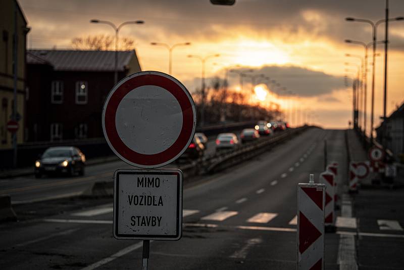 Most směrem z Vítkovic do Poruby v Rudné ulici se 10. ledna 2022 uzavřel. Mosty čeká bourání a následná výstavba nových pilířů, opravy budou trvat dva roky.