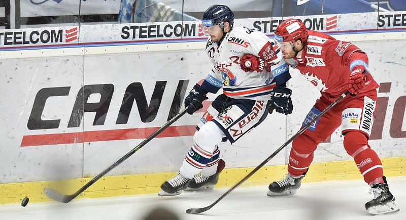 Utkání 34. kola hokejové extraligy: HC Vítkovice Ridera - HC Oceláři Třinec, 12. ledna 2019 v Ostravě. Na snímku (zleva) Rastislav Dej a Vladimír Roth.