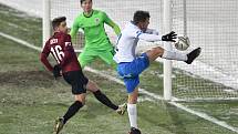 Utkání 15. kola první fotbalové ligy: FC Baník Ostrava - AC Sparta Praha, 17. ledna 2021 v Ostravě. (zleva) Michal Sáček ze Sparty a Filip Kaloč z Ostravy.