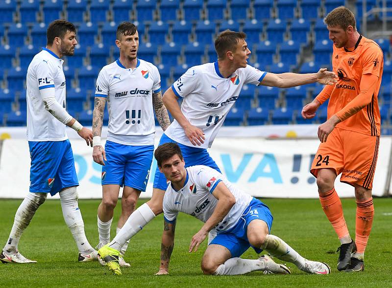 Fotbalisté Baníku Ostrava (v modro-bílém) v duelu 28. kola FORTUNA:LIGY s Mladou Boleslaví (2:1).