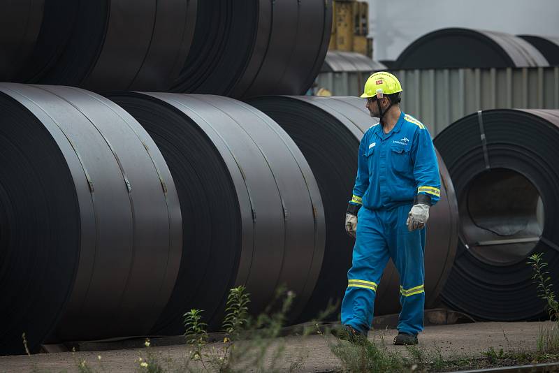 Podnik ArcelorMittal Ostrava, 19. října 2018 v Ostravě. Na snímku provoz Minihuť, ocelárna. Hotové role, svitky.