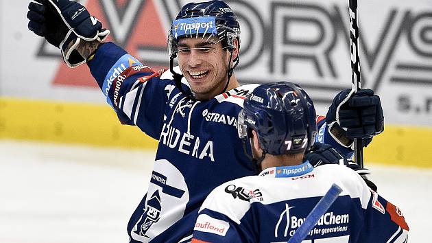 Utkání 27. kola hokejové extraligy: HC Vítkovice Ridera - HC Litvínov, 13. prosince 2020 v Ostravě. (zleva) Radost Dominik Lakatoš z Vítkovic a Jan Štencel z Vítkovic.