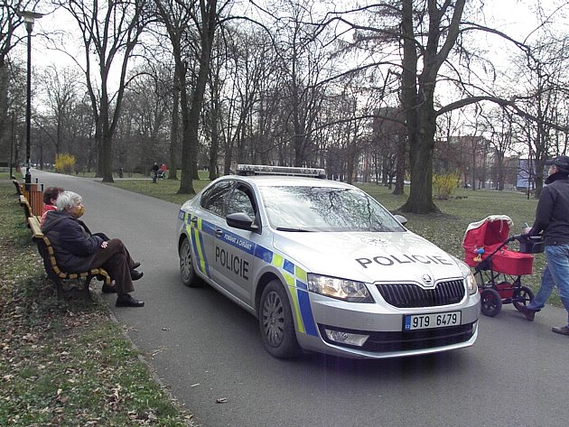 Na pořádek v Komenského sadech dohlíželi strážníci a policisté.