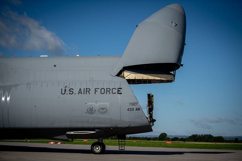 Přílet amerického transportní letoun Lockheed C-5M Super Galaxy, 18. září 2019 v Mošnově