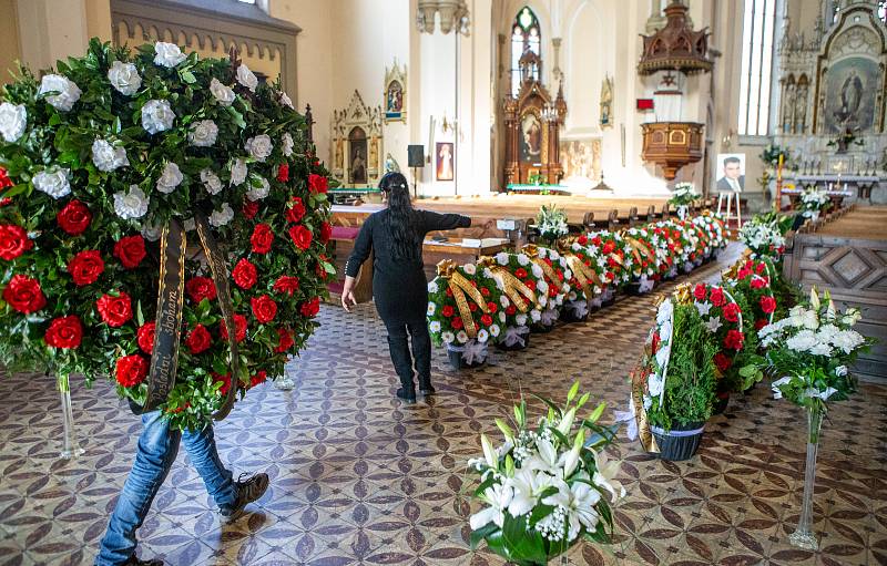 Ostrava pohřbila romskou legendu. Pohřeb Josefa Facuny 21. října v kostele Neposkvrněného početí Panny Marie v Přívoze.