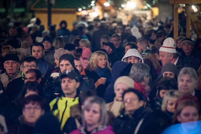 Akce Deníku - Česko zpívá koledy na Masarykově náměstí, 13. prosince 2017 v Ostravě.