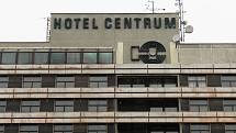 Zchátralý hotel Centrum, prosinec 2021.