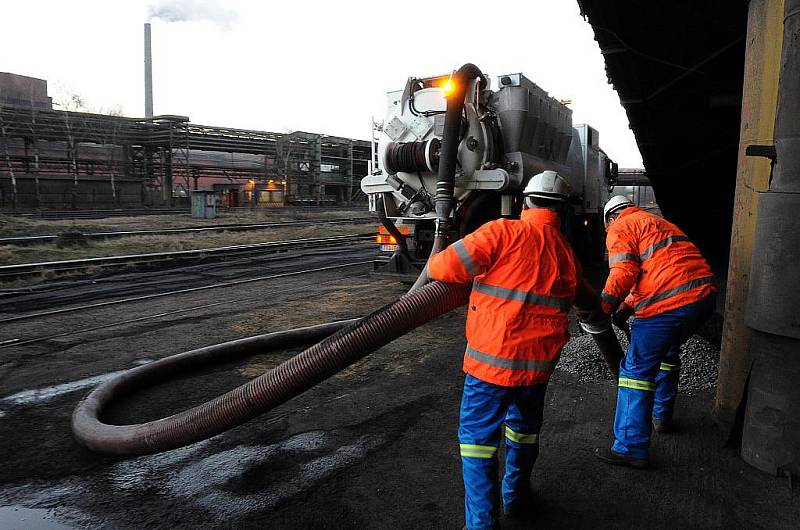 Problémy se znečištěným ovzduším v pondělí řešil ministr životního prostředí Tomáš Chalupa se zástupci krajského úřadu i ostravského magistrátu. 