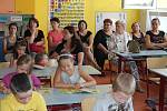 Za zcela nových podmínek šly v úterý do školy děti v Mankovicích. Společně s nimi jsou totiž nově v budově také předškoláci.