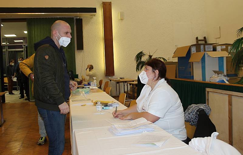 Očkování zaměstnanců OKD a jejich rodinných příslušníků na dole ČSM sever. Stonava, leden 2022.