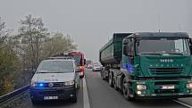 Nehoda kamionu v zahrádkářské kolonii nacházející se u dálnice D56 v Ostravě-Hrabové.