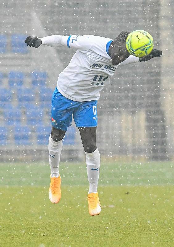 Fotbalisté Baníku Ostrava prohráli přípravné utkání s druholigovým Prostějovem 0:1. (6. ledna 2021, Ostrava). Na snímku gambijský obránce Muhammed Sanneh.