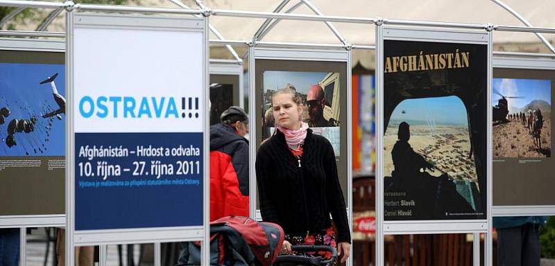 Výstava s názvem Afghánistán Hrdost a odvaha na Masarykově náměstí v centru Ostravy. 