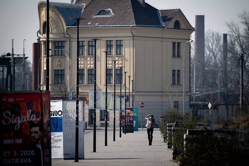 Ostrava-Svinov v čase, kdy je na území České republiky vyhlášen nouzový stav. Ilustrační foto, 28. března 2020.