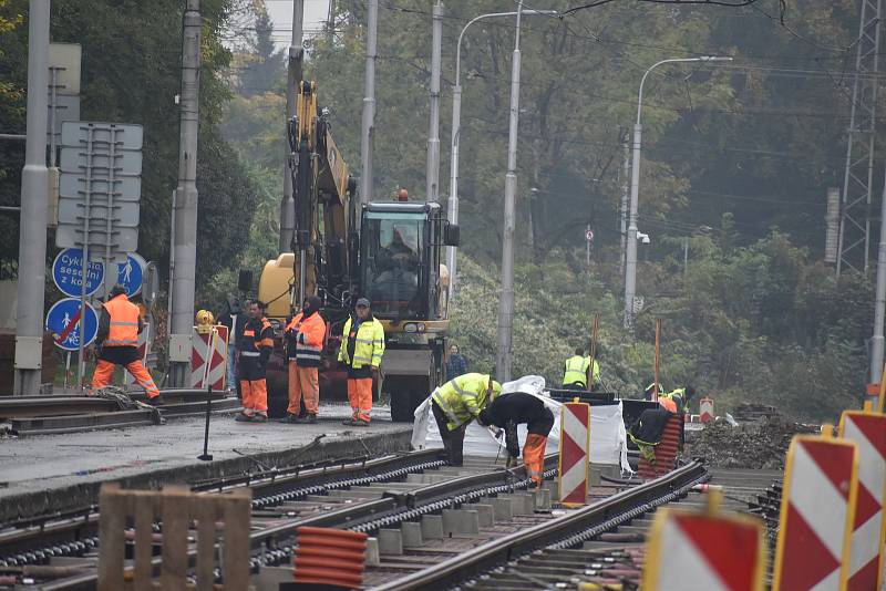 Práce v Hlučínské ulici začaly 1. září a jsou v plném proudu.