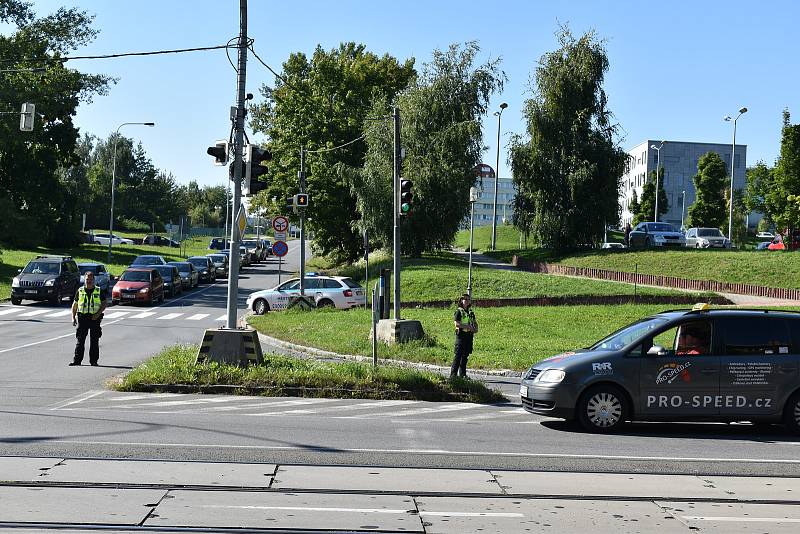 Kvůli nalezené letecké pumě z 2. světové války muselo být v Ostravě-Porubě evakuováno na tisíc lidí. Policie a strážníci uzavřeli kruh o poloměru 600 metrů od nálezu bomby.