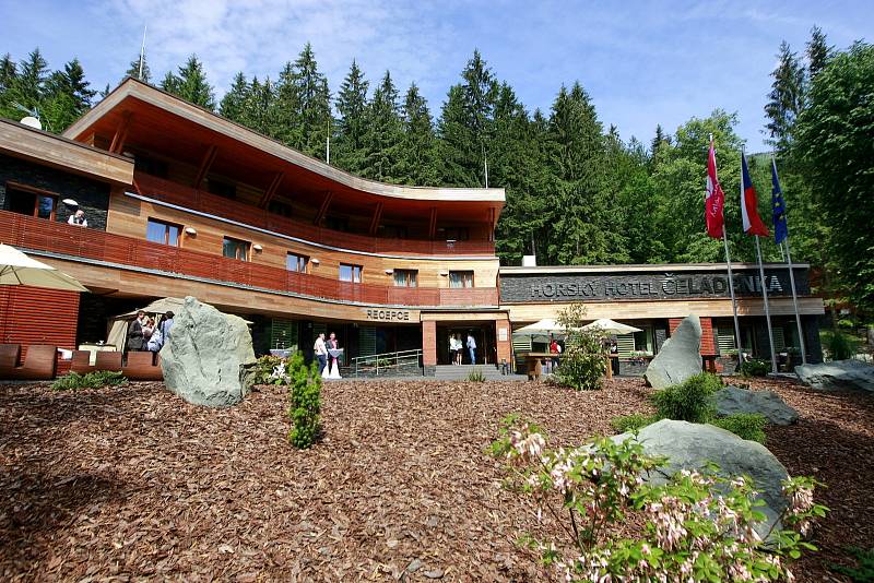 Archivní snímek areálu horského hotelu Čeladenka na Čeladné, léto 2015.