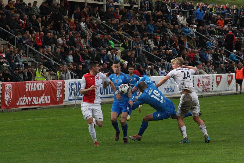 MOL Cup, 2. kolo, SK HS Kroměříž (červenobílé dresy) - FC Baník Ostrava, 21. září 2022.