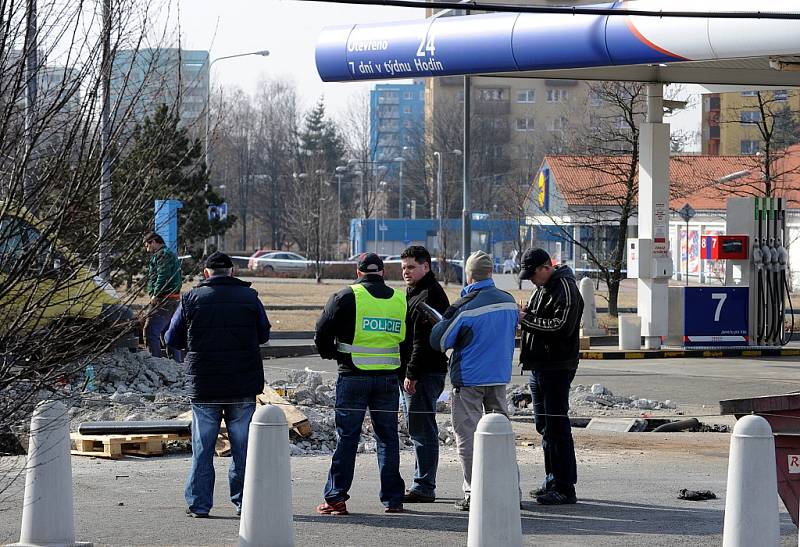 K explozi na benzinové čerpací stanici v sousedství nákupního centra Futurum v Ostravě došlo v neděli 4. března krátce před polednem. Na místě byl těžce zraněn šestatřicetile­tý muž.
