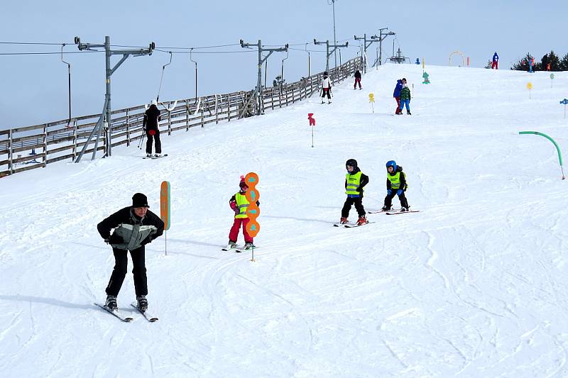 Tošovický areál zaplnili o víkendu lyžaři, snowboardisté i bobisté.