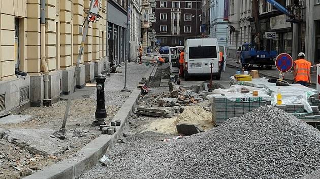 Nad rekonstrukcí velké ulice v Náměšti visí otazník. Kvůli koronaviru
