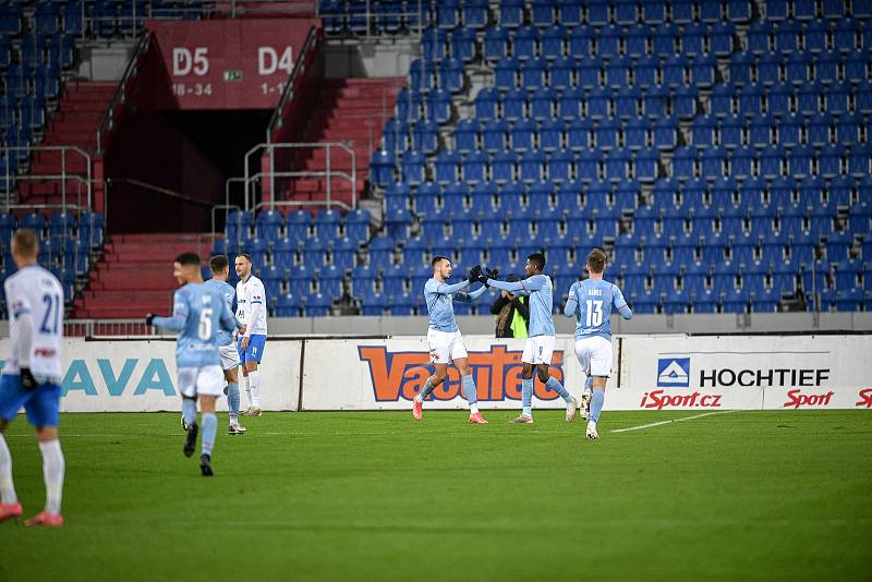 Utkání 19. kola první fotbalové ligy: Baník Ostrava - Slavia Praha, 19. prosince 2021 v Ostravě. (zleva)