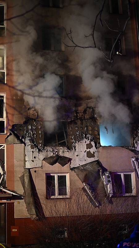 Snímky zásahu hasičů u požáru v Ostravě.