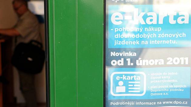 E-karta se zabydluje, papírové měsíčníky zatím neválcuje - Moravskoslezský  deník