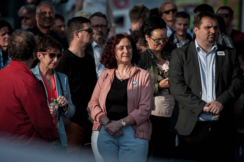 Proč? Proto! Demonstrace namířená proti předsedovi hnutí ANO Andreji Babišovi, prezidentovi Miloši Zemanovi a na podporu dodržování ústavy v Ostravě.