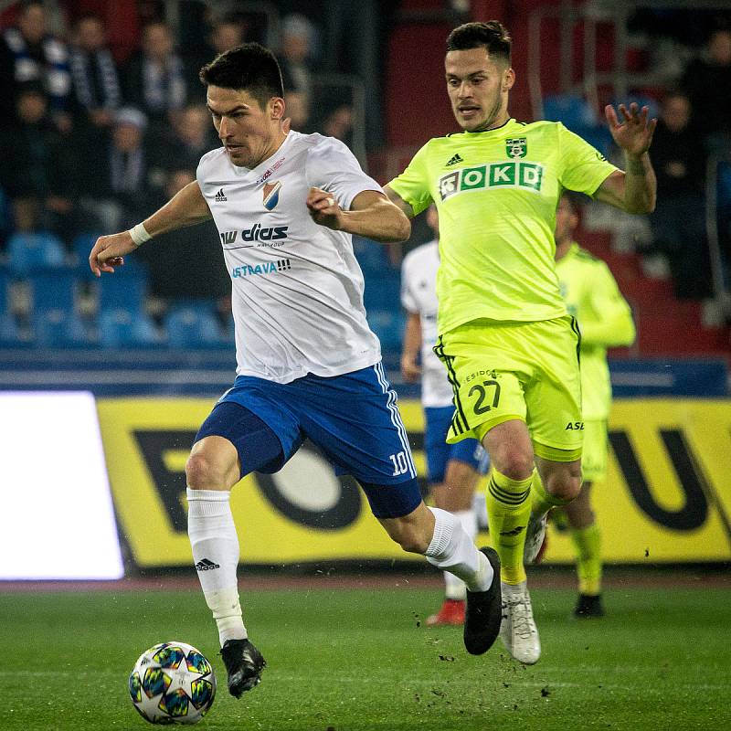 Utkání 16. kola fotbalové Fortuna ligy: FC Baník Ostrava - MFK Karviná, 8. listopadu 2019 v Ostravě. Na snímku zleva Robert Hrubý, Martin Bukata.