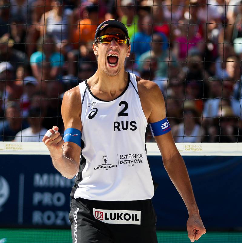 Muži: Zápas o 3. místo Polsko - Rusko. FIVB Světové série v plážovém volejbalu J&T Banka Ostrava Beach Open, 2. června 2019 v Ostravě. Na snímku Oleg Stoyanovskiy (RUS).