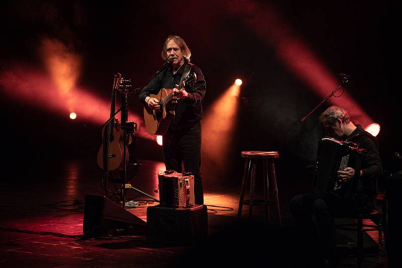 Koncert písničkáře Jaromíra Nohavici v Gongu, 10. května 2022 v Ostravě.