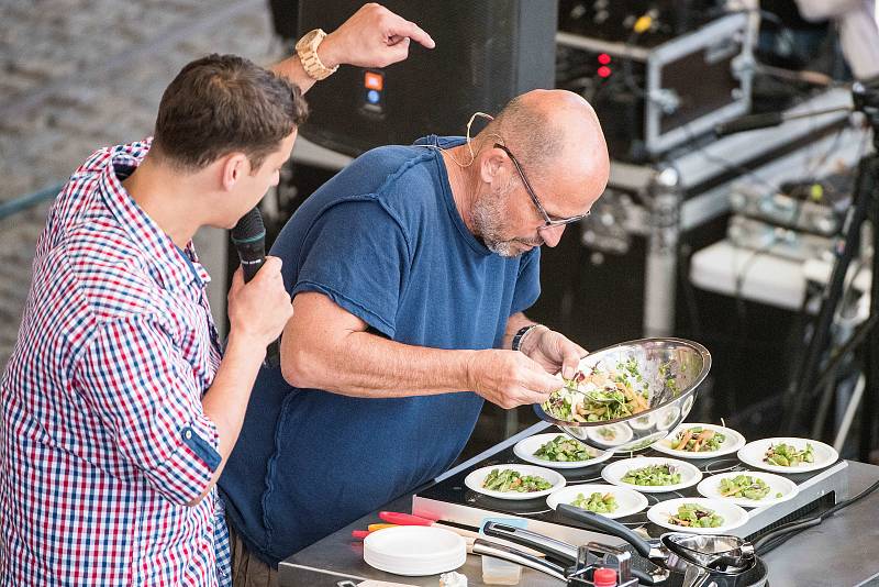 Zdeněk Pohlreich v červnu 2017 zavítal do Ostravy také na první ročník Garden Food Festival, který se konal v Dolní oblasti Vítkovic.