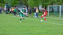 Fotbalisté Staré Bělé (v zeleném) zvítězili ve středečním finále Poháru MěFS Ostrava nad Ostravou-Jih 3:1.