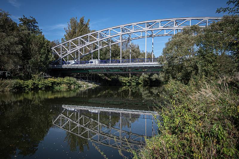 Uzavřený most přes řeku Odru v Ostravě-Přívoze, 4. října 202.