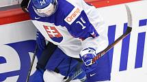 Mistrovství světa hokejistů do 20 let, skupina A: Slovensko - Kazachstán, 27. prosince 2019 v Třinci. Na snímku (zleva) Andrey Buyalskiy a Dominik Jendek.