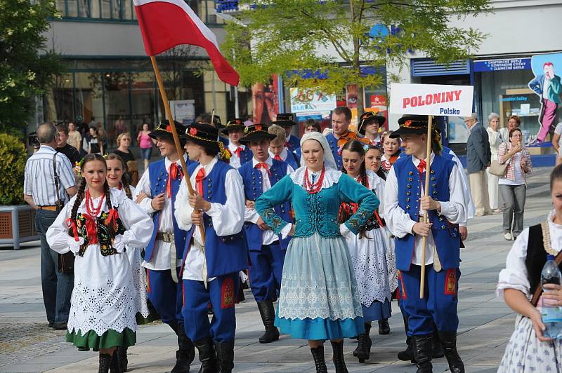 Moravskoslezská metropole se v pátek loučila s patnáctým ročníkem mezinárodního festivalu Folklor bez hranic.