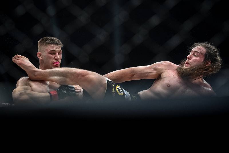 MMA Octagon 11 v Ostravar aréně, 16. března 2019 v Ostravě. Na snímku (v červeném) Miloš Petrášek proti Jeremy Kimball.