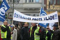 Protivládní demonstrace na Jiráskově náměstí v centru Ostravy.