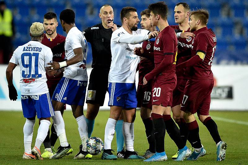 Utkání 20. kola první fotbalové ligy: Baník Ostrava - Sparta Praha, 14. prosince 2019 v Ostravě. Na snímku (střed) Milan Baroš a Martin Frýdek a Adam Hložek.