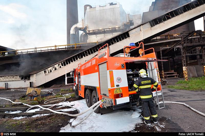 Zásah hasičů u požáru v ostravské huti ArcelorMittal.