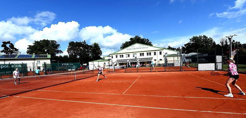 21. ROČNÍK MANAGER CUPU se vůbec poprvé odehrál v areálu Tenis Centra Opava, kde se všem úspěšným manažerům, podnikatelům, bývalým sportovcům nebo politikům moc líbilo. „Prostředí i celková atmosféra turnaje byla zase skvělá,“ uvedl hlavní organizátor tur