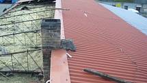 Zásah hasičů na střeše domu v Ostravě-Staré Bělé.