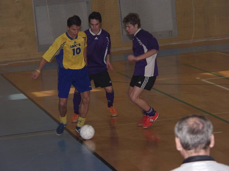 Futsalový memoriál Luboslava Kapsy  se uskutečnil v Příboře a Kopřivnici. Z vítězství se radoval tým Brušperku, hráči VŠB–TU Ostrava vybojovali čtvrtou příčku.